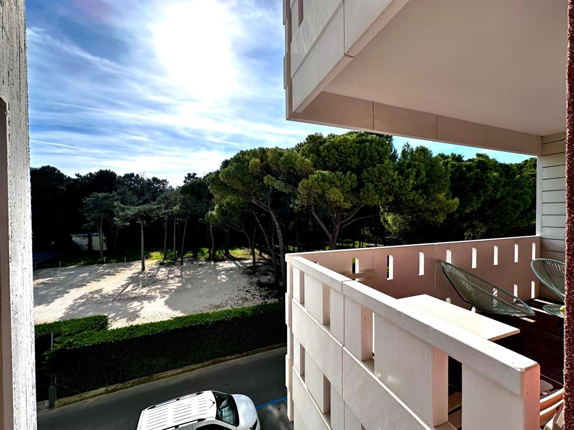 Sunny Apartment By The Beach