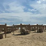 Sunny Apartment By The Beach